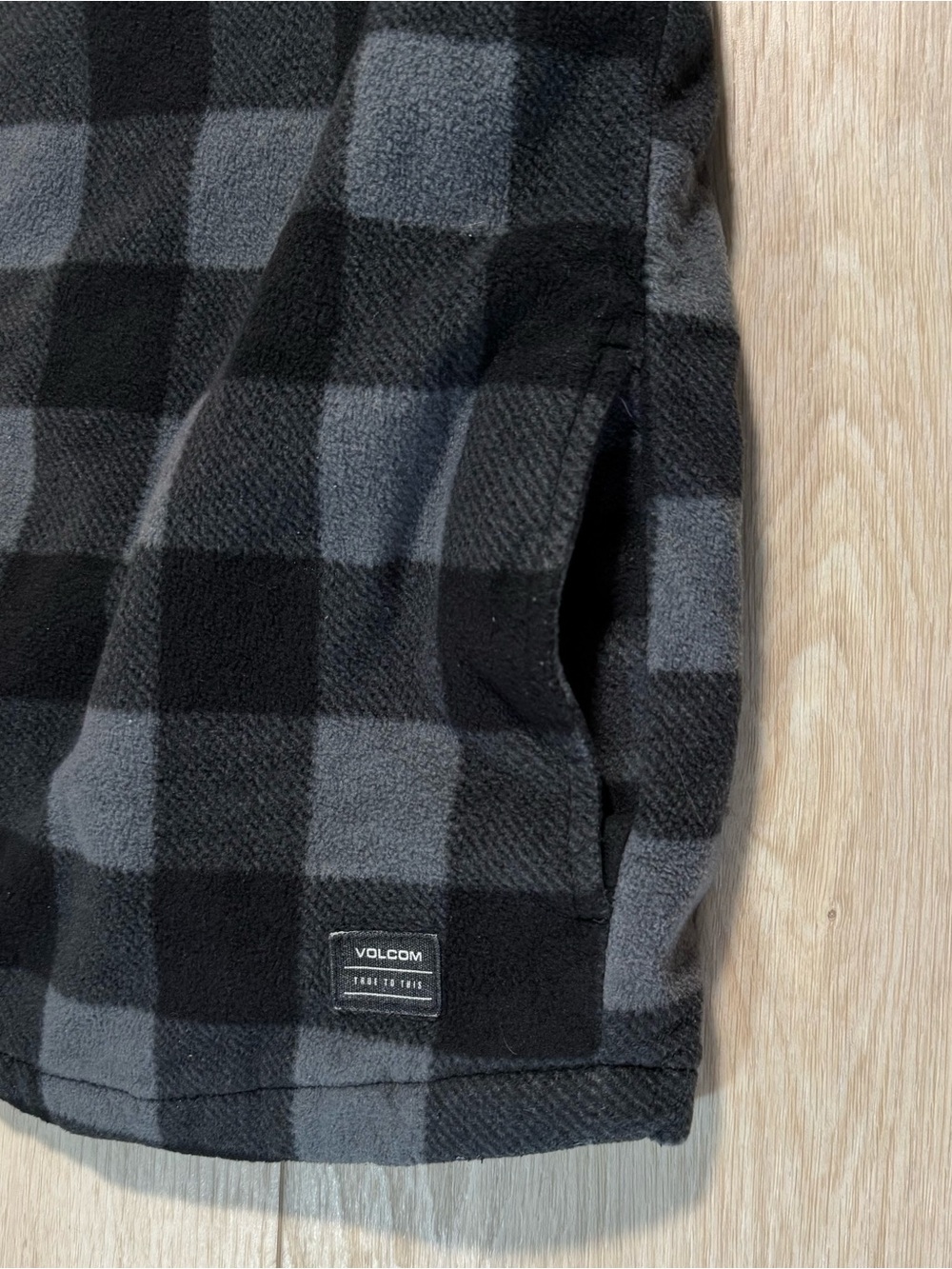Volcom Men’s Gray/Black plaid flannel insulated shirt jacket coat size Large - Picture 16 of 16